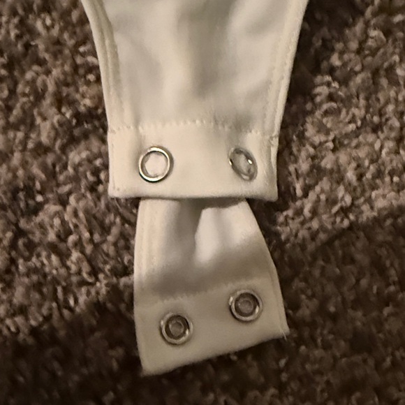 Express Cream Lace Bodysuit - Picture 5 of 8